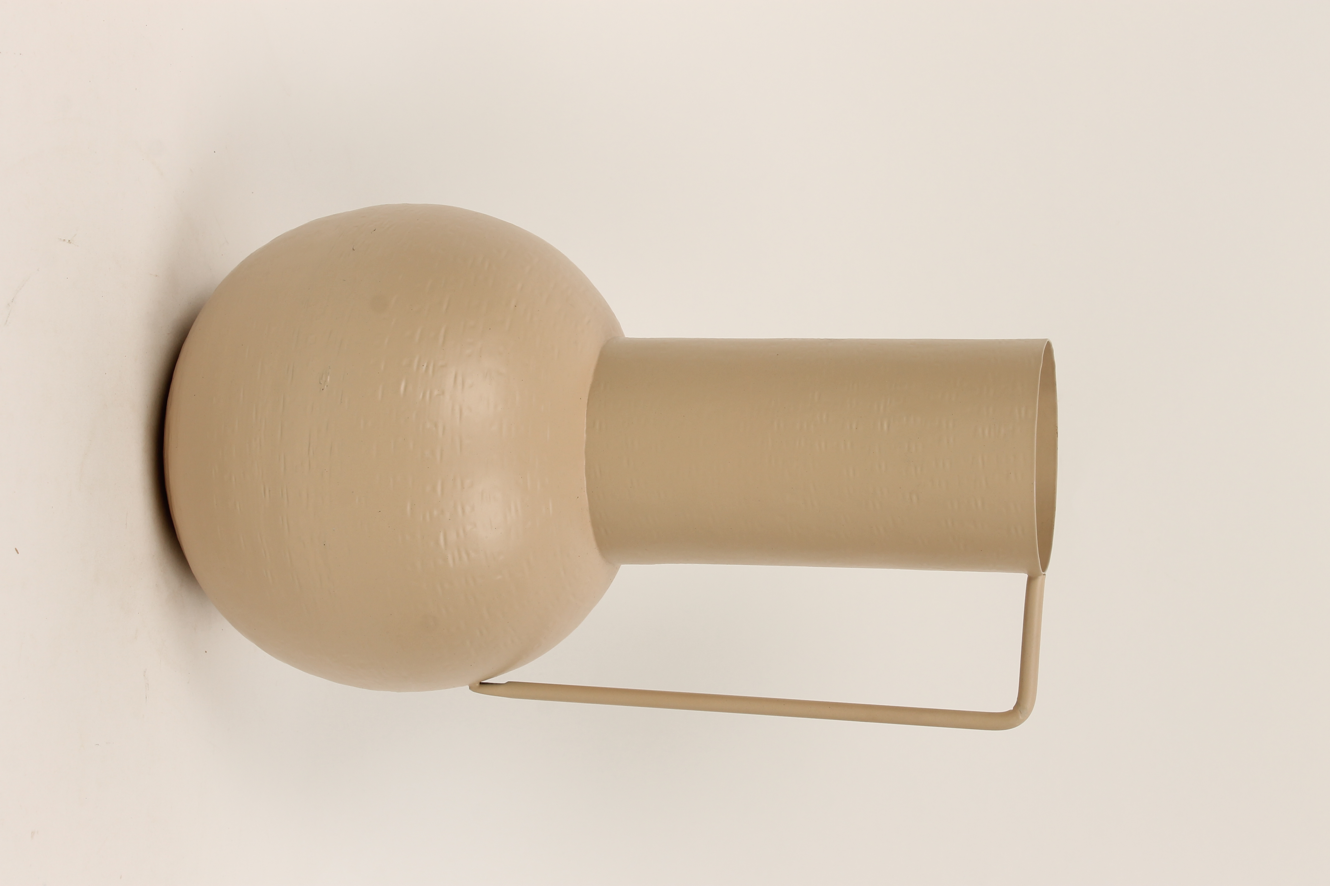 J iron grit hmd ball vase M taupe D17 H31			