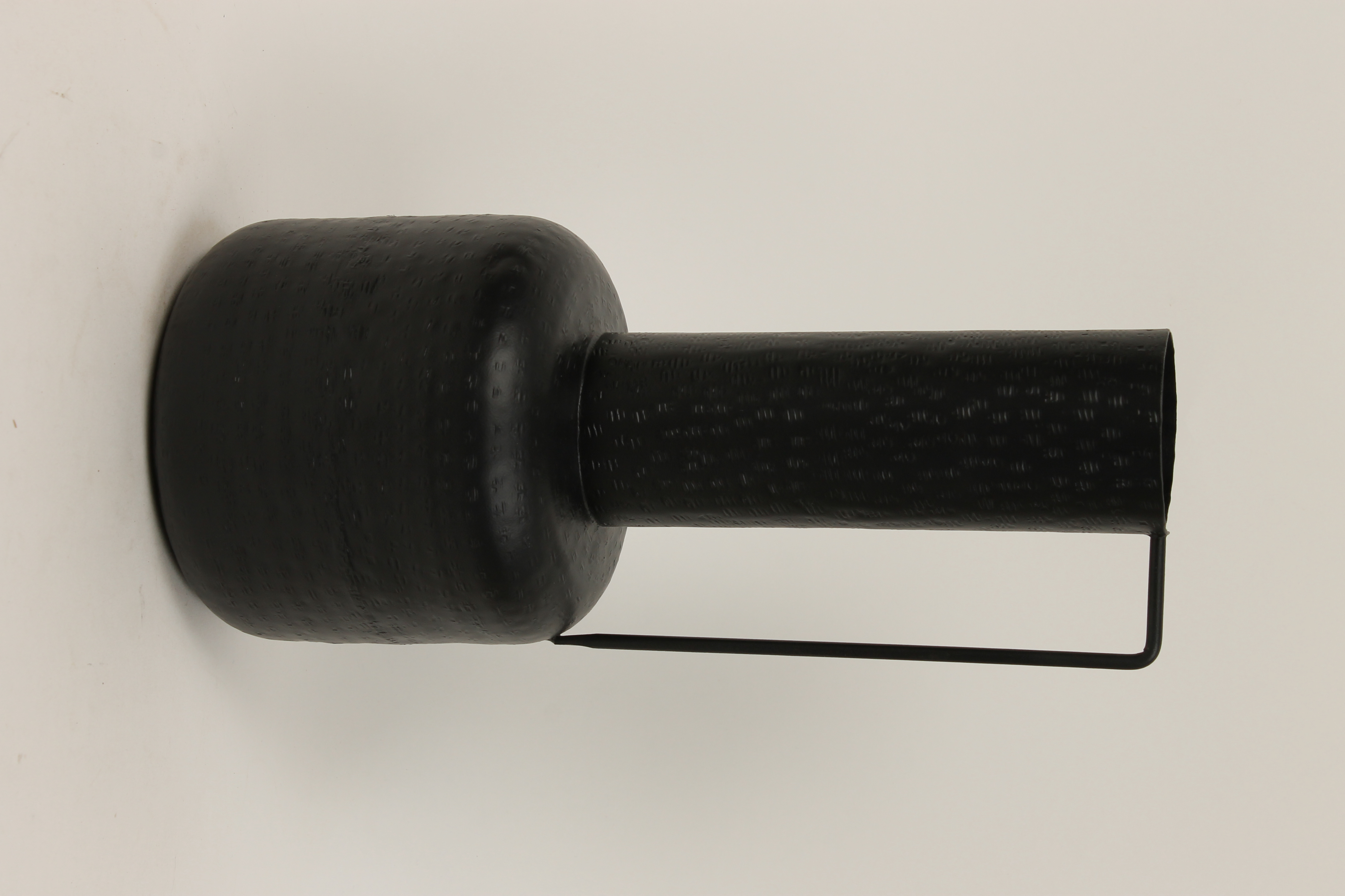 J iron grit hmd tall vase S black D13 h32			