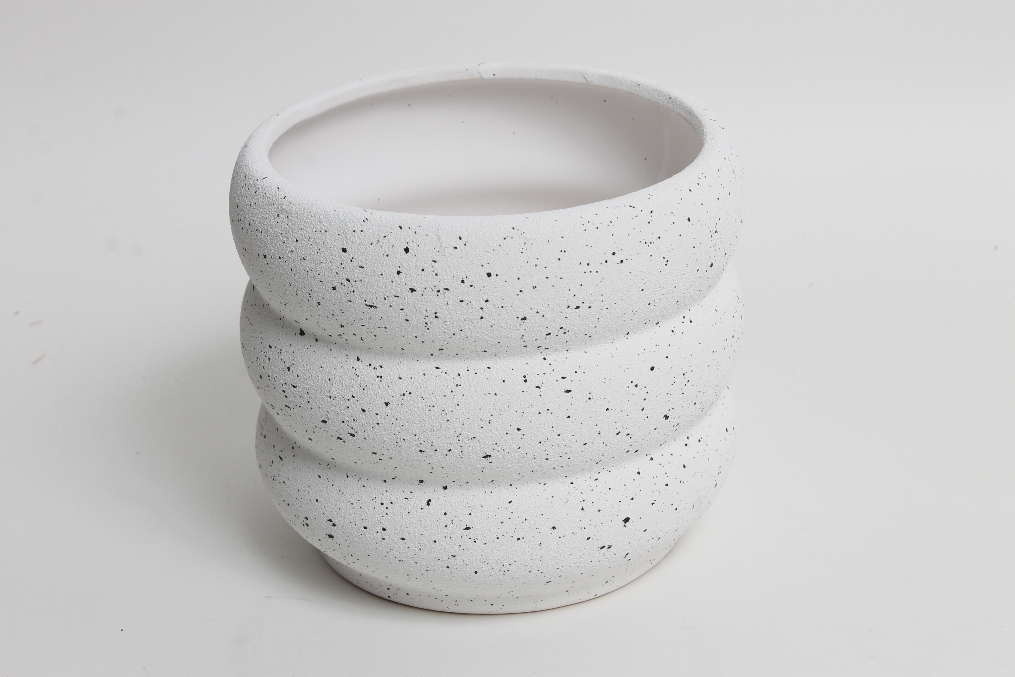 J Ceramic orchid bubbled warm white pot ES